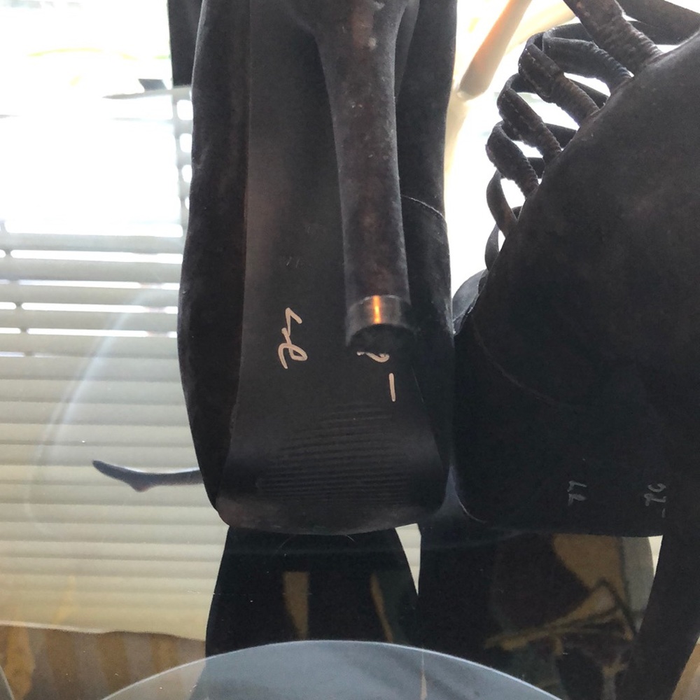Shoes - Picture 4 of 4